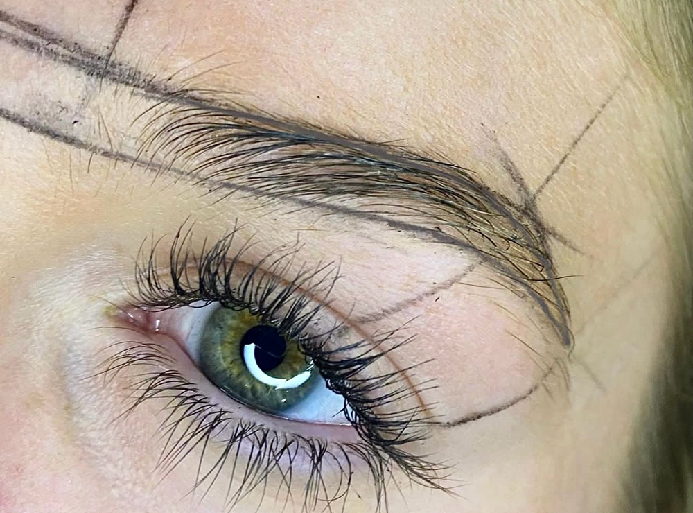 Brow Wax & Precise Mapping