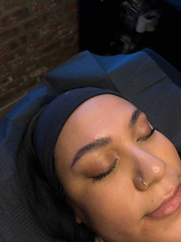 𝐄𝐲𝐞𝐛𝐫𝐨𝐰 𝐋𝐚𝐦𝐢𝐧𝐚𝐭𝐢𝐨𝐧 at Home Glam Esthetics in Cicero, IL