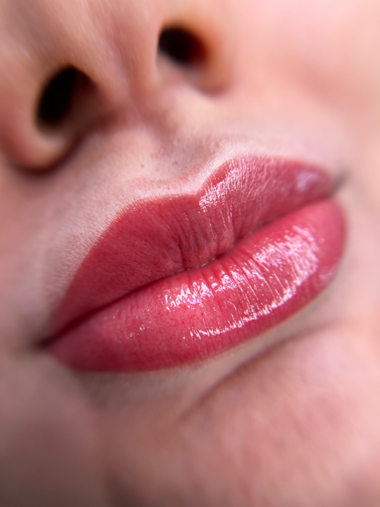 LIP MICROPIGMENTATION