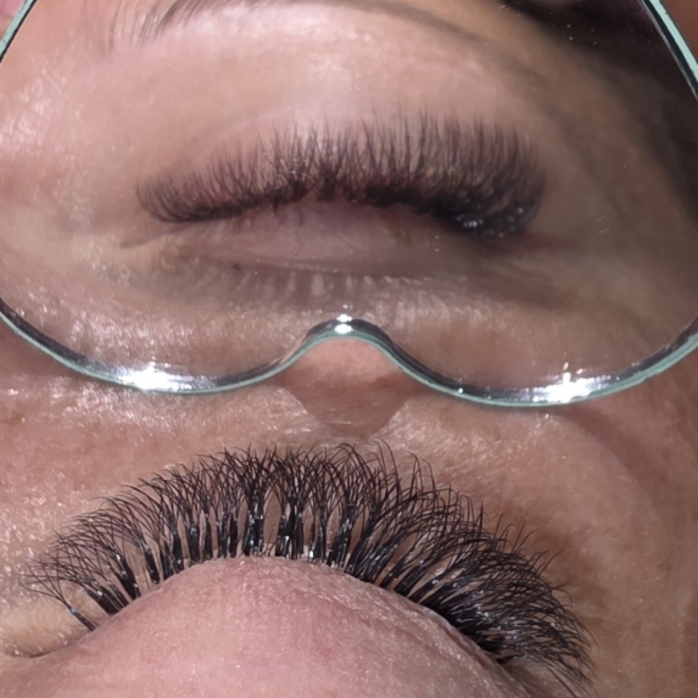 Hybrid 1 Week Fill at Broadway Lashes in Hoquiam, WA