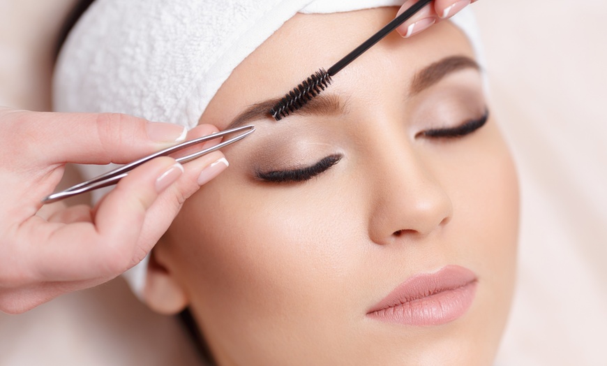 Brow Wax With Shaping