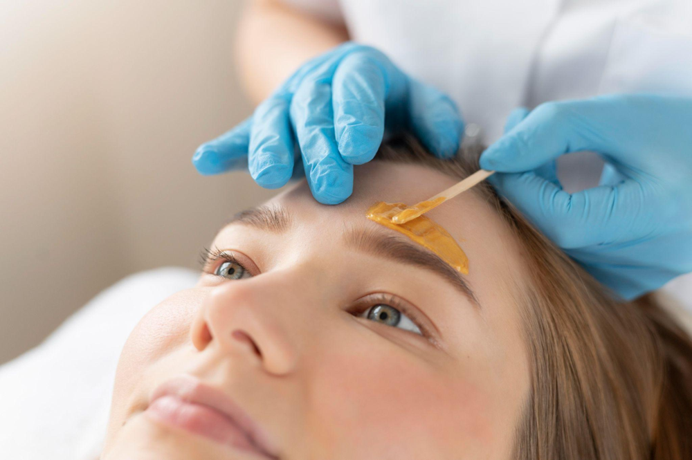Brow Wax/Tweeze & Style