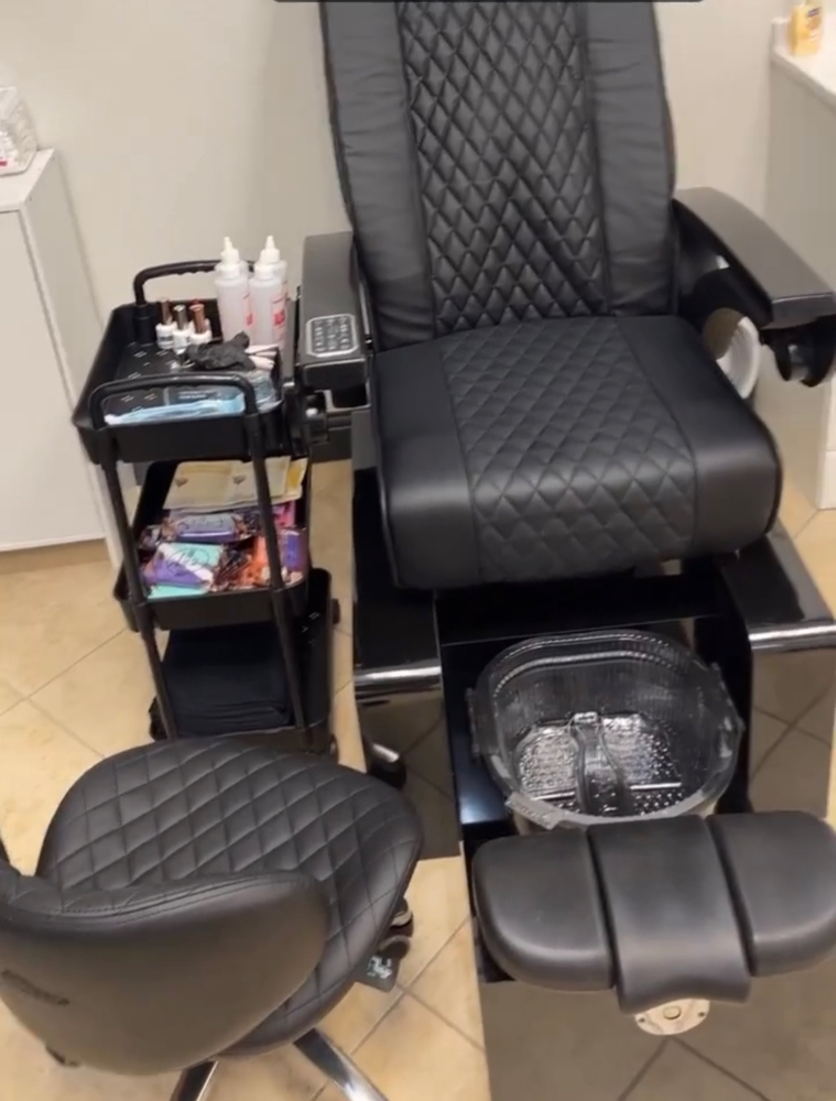 Basic Gel Pedi (acrylic BIG toes)