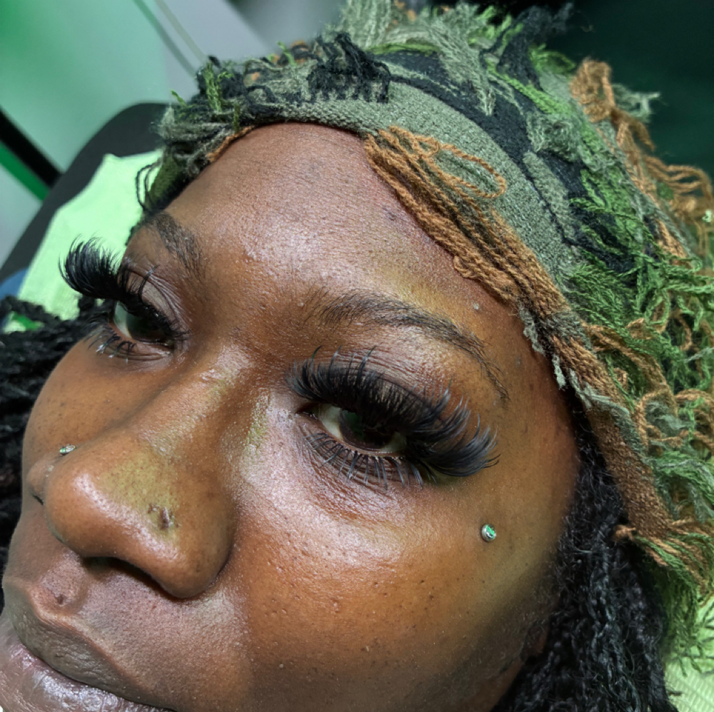 Custom Wispy Volume Lash Set at Elegant Vanity LLC in Temple Hills, MD