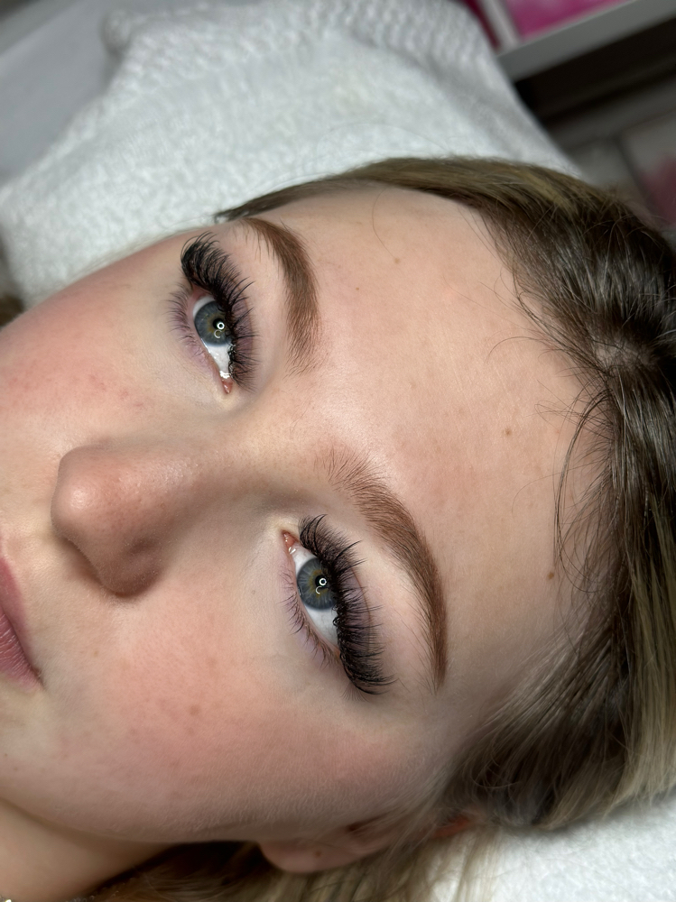 Lash Extensions: Mega Wispy