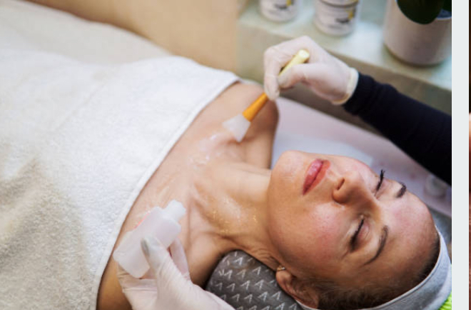 Glow Basic Facial: Face/neck