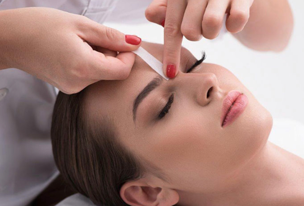 Brow Sculpting & Wax