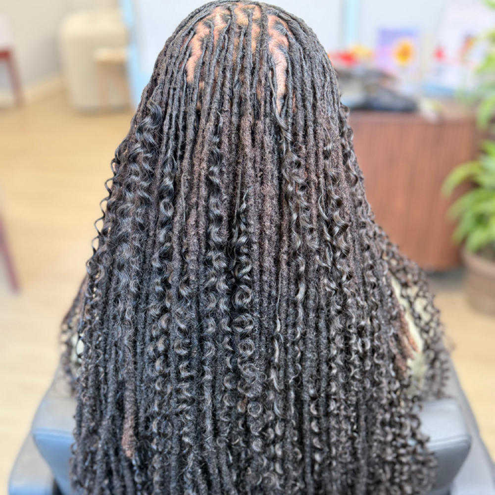 Miracle Locs at Na'Truely Crown'd in Farmington, MI
