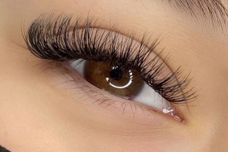 Hybrid Fill Of Eyelash Extensions