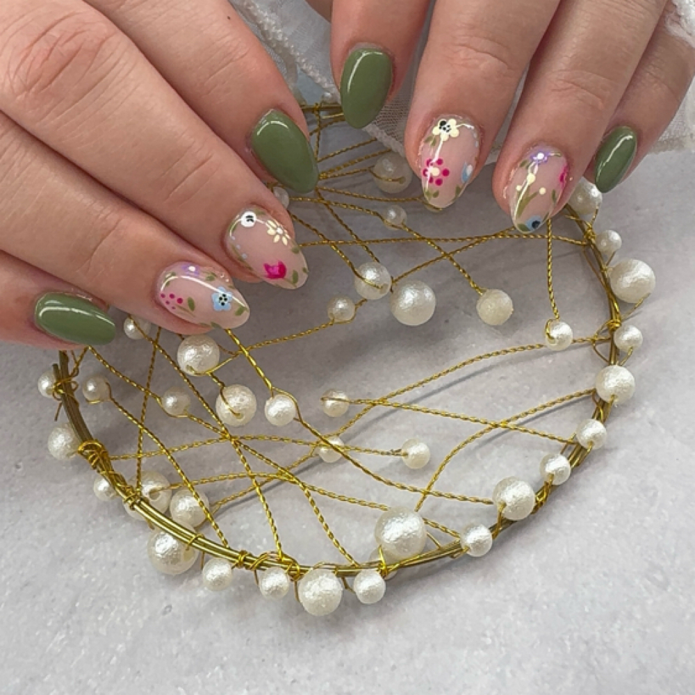 Moderate art per nail at KV Nails Studio in Burnsville, MN