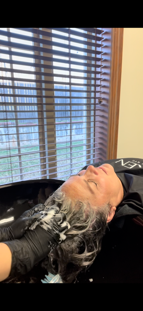 Full Scalp Massage (With Blow Dry)