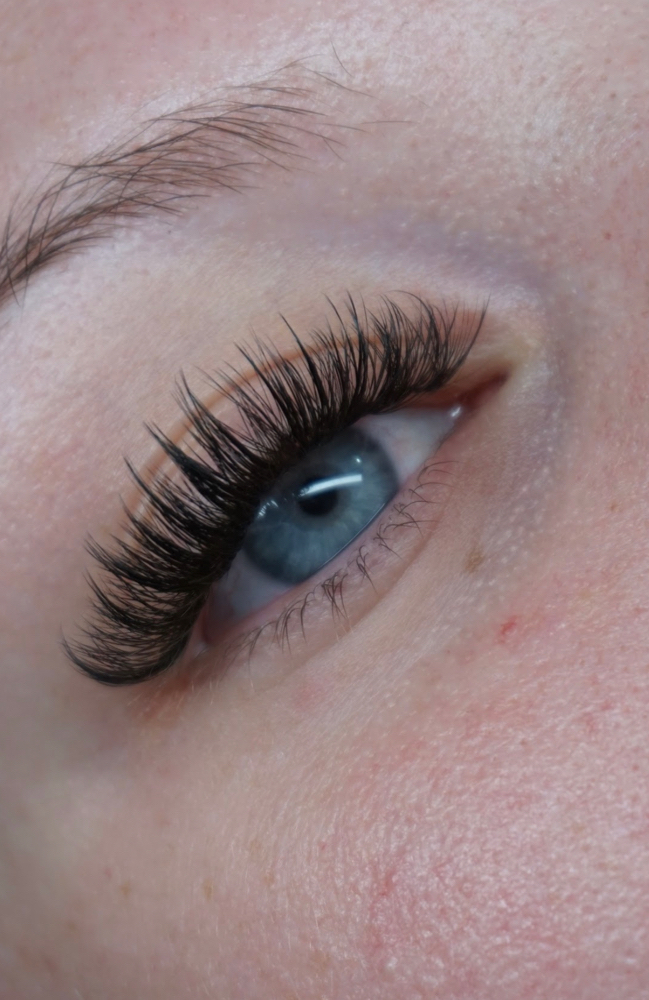 UV Hybrid Lashes Full Set