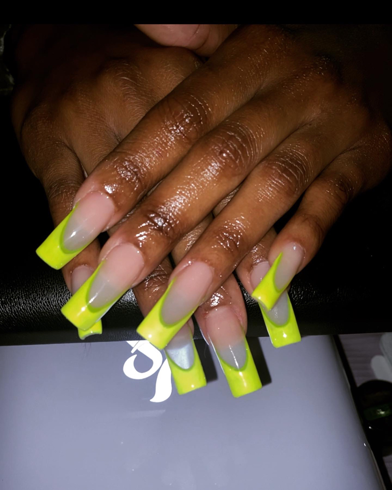 Medium (4-6 Magnets) Acrylic nails