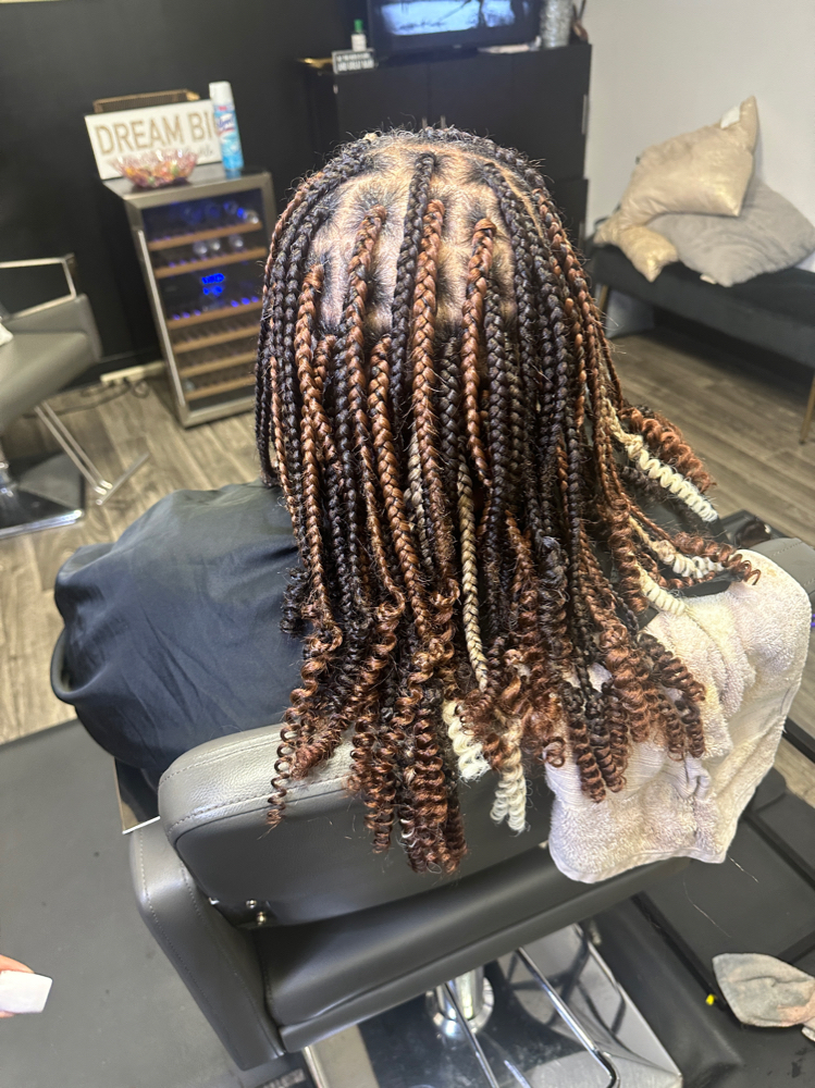 Bob Knotless Curly Ends Smeduim