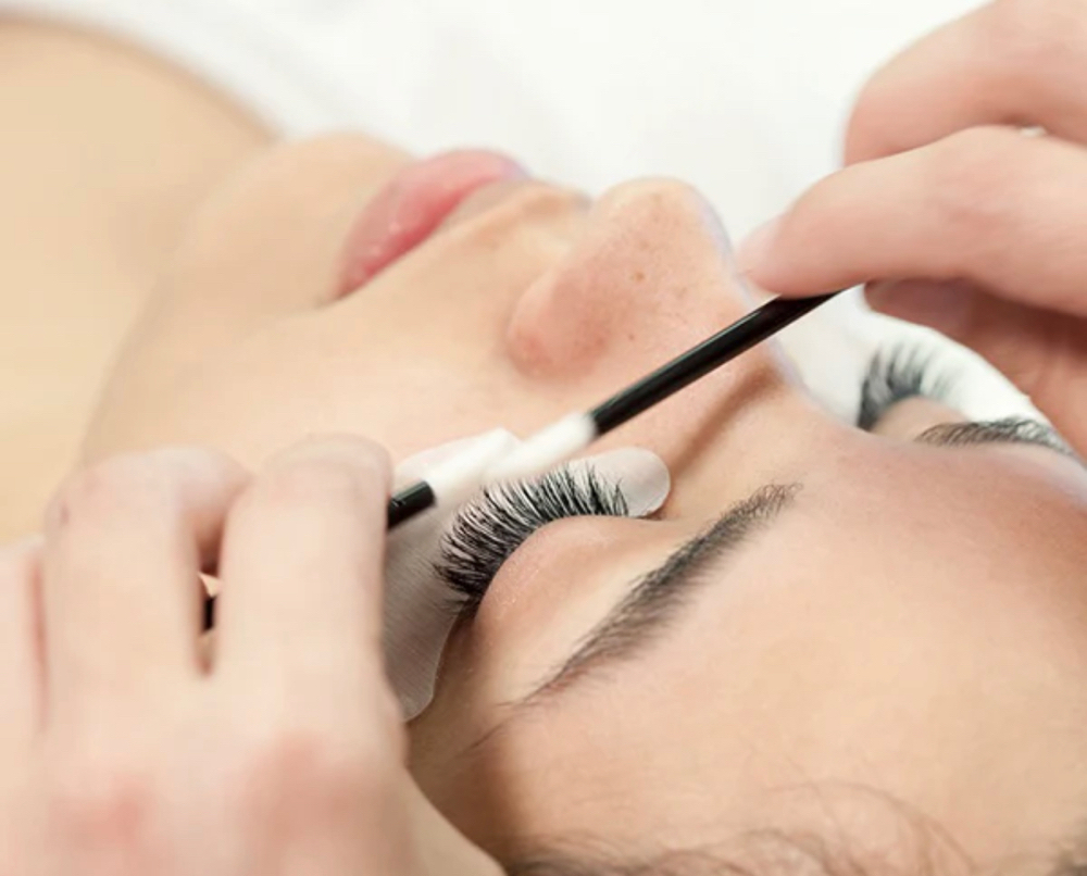 Eyelash Extension Removal