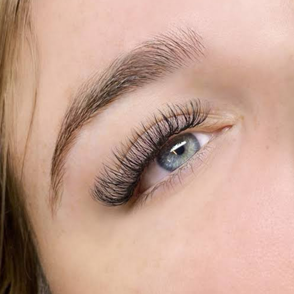 Hybrid FILL Lash Ext at The Beauty Room in Dundee, FL