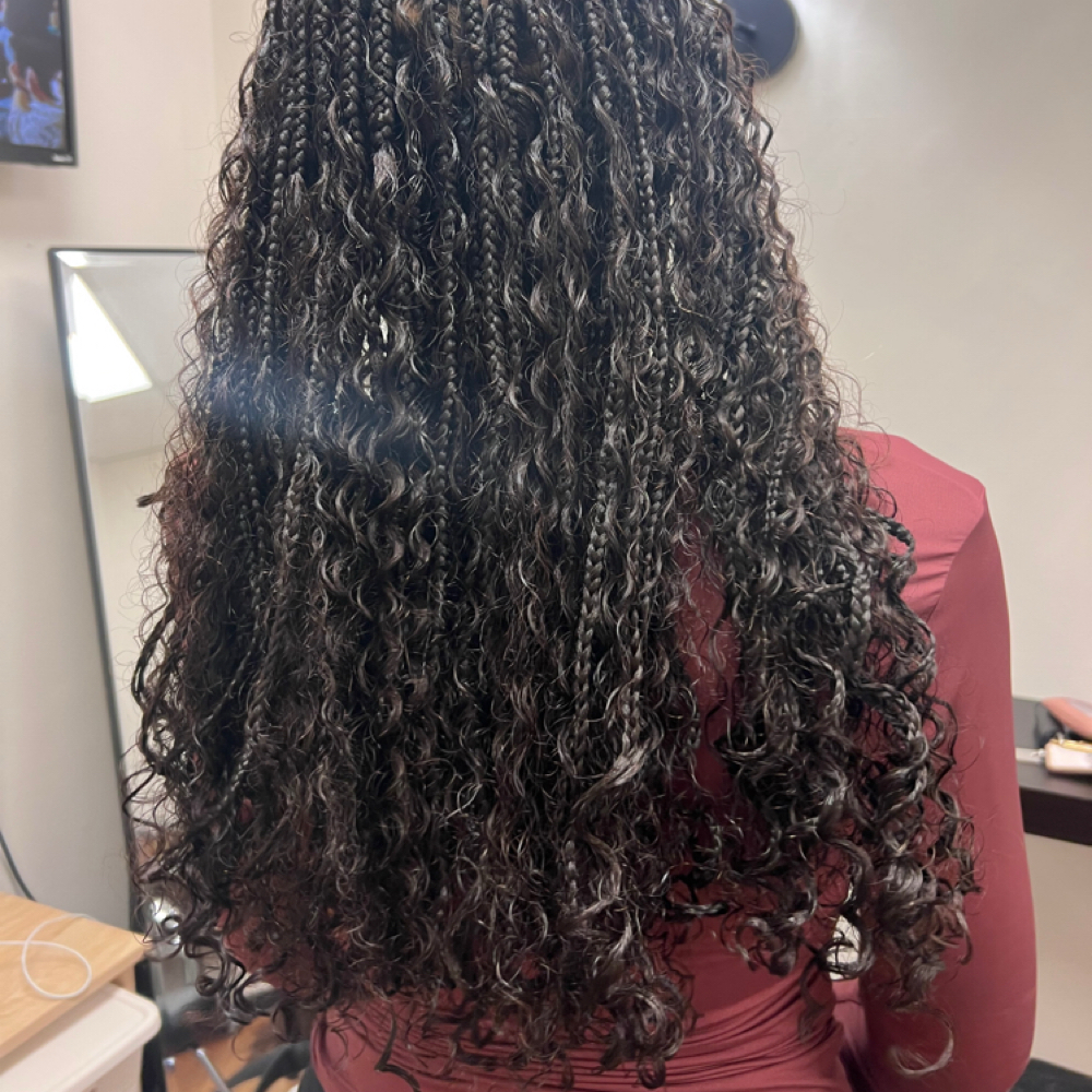 Luxe Boho Knotless at Luxe Coily Co. in Bellevue, WA