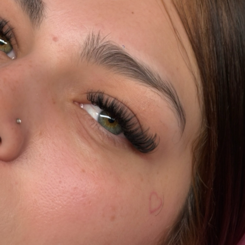 Hybrid Wispy Lashes at Gloo Beauty in Port Neches, TX