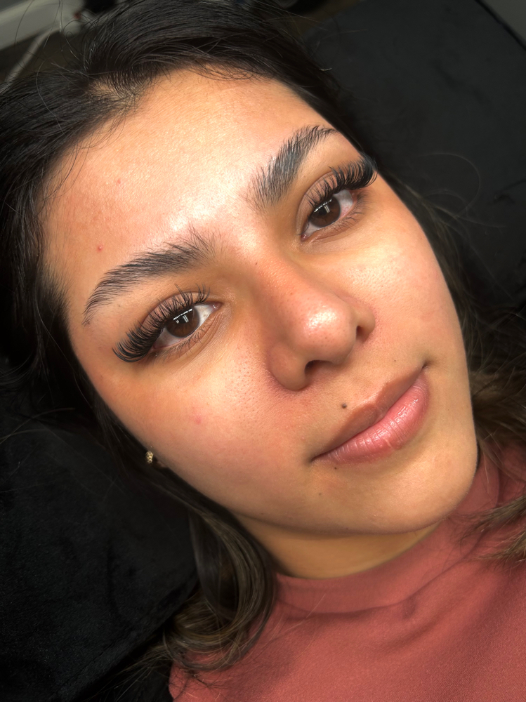 Volume eyelash extensions