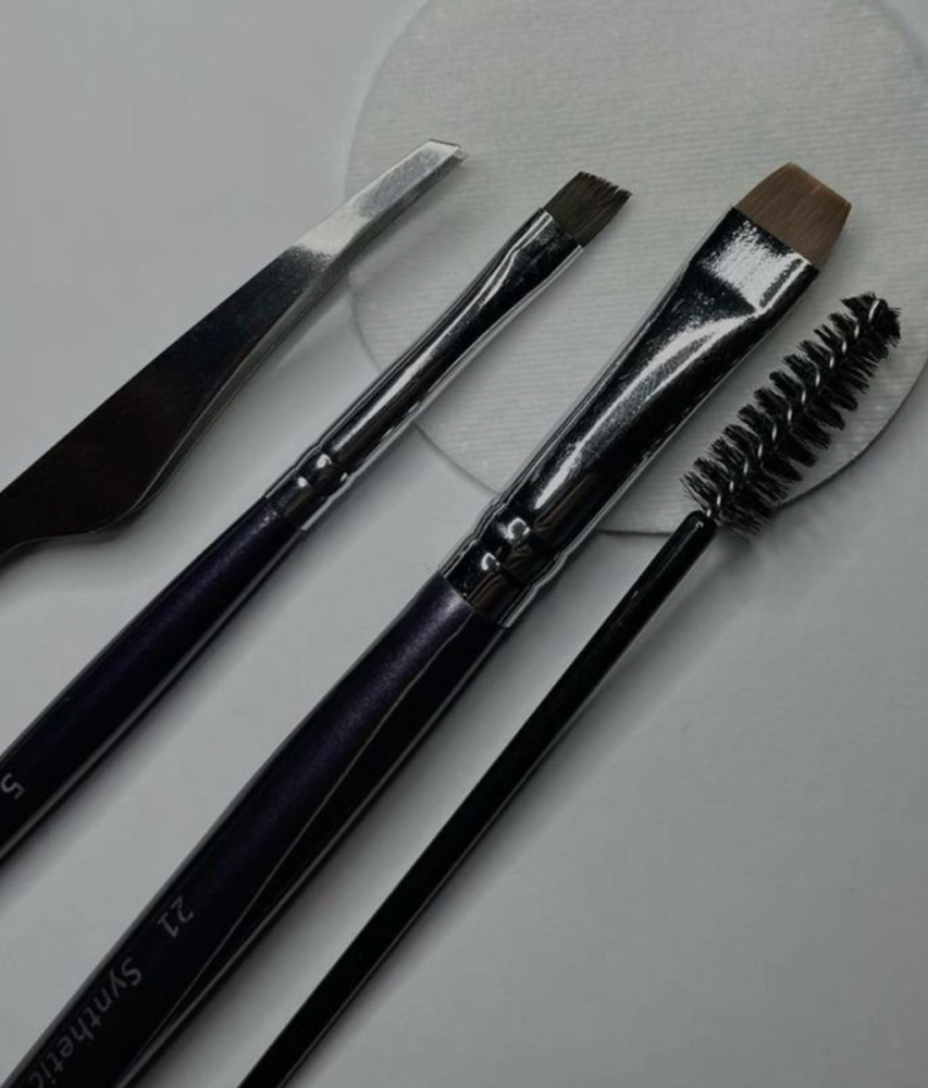 Brow Shaping & Wax