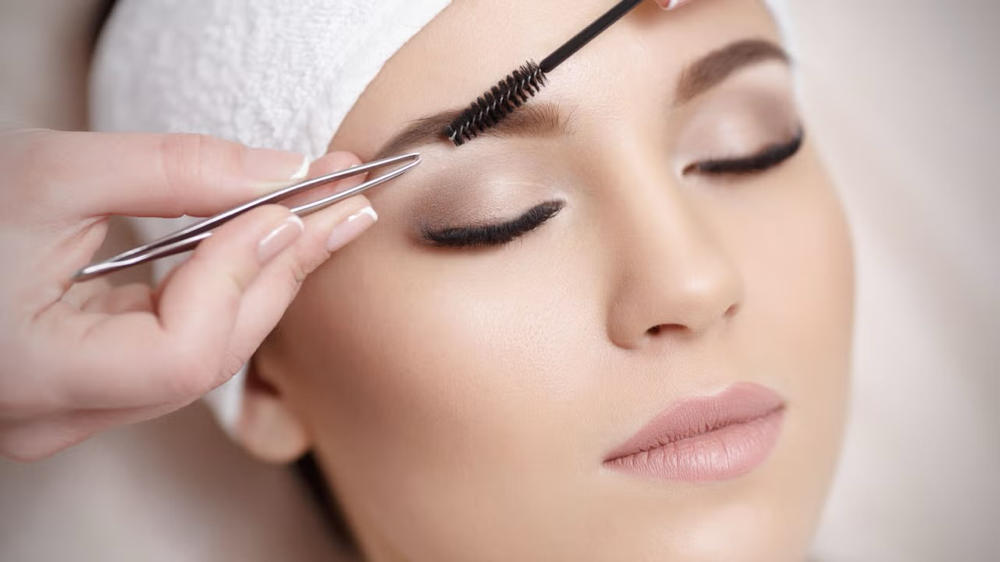 Brow Lamination & Tint