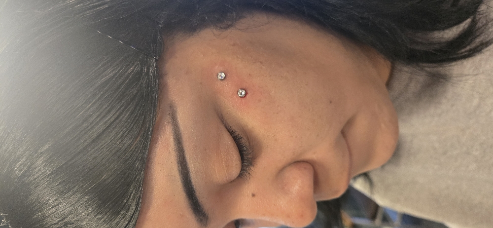 Anti-eyebrow