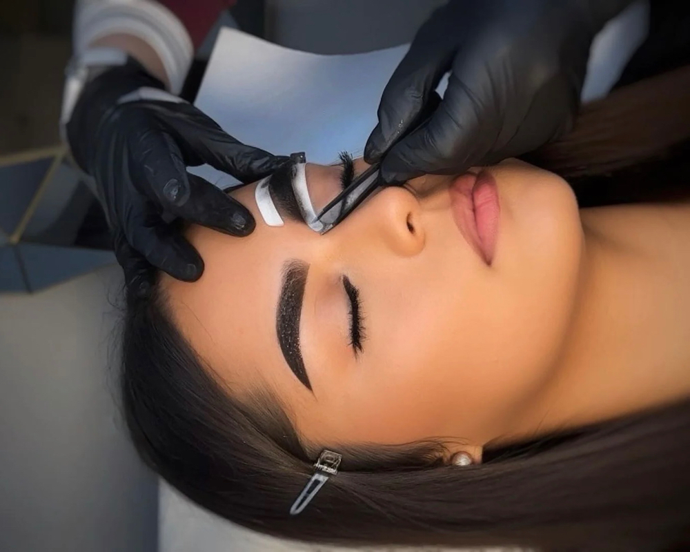 Brow Airbrushing & Shaping