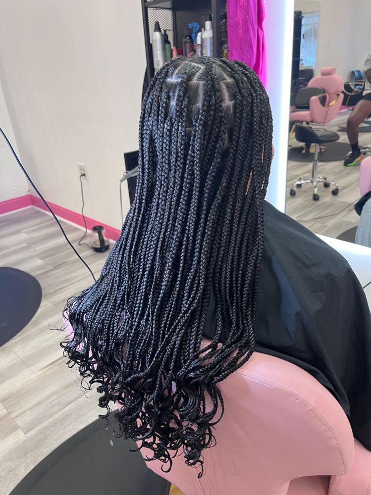 Classic Medium Knotless Braids
