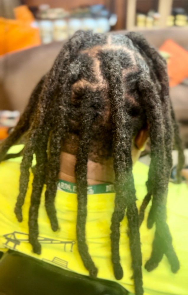 Tighten Each Wic/Roots To End at U N I FOR HAIR LLC in North Charleston, SC