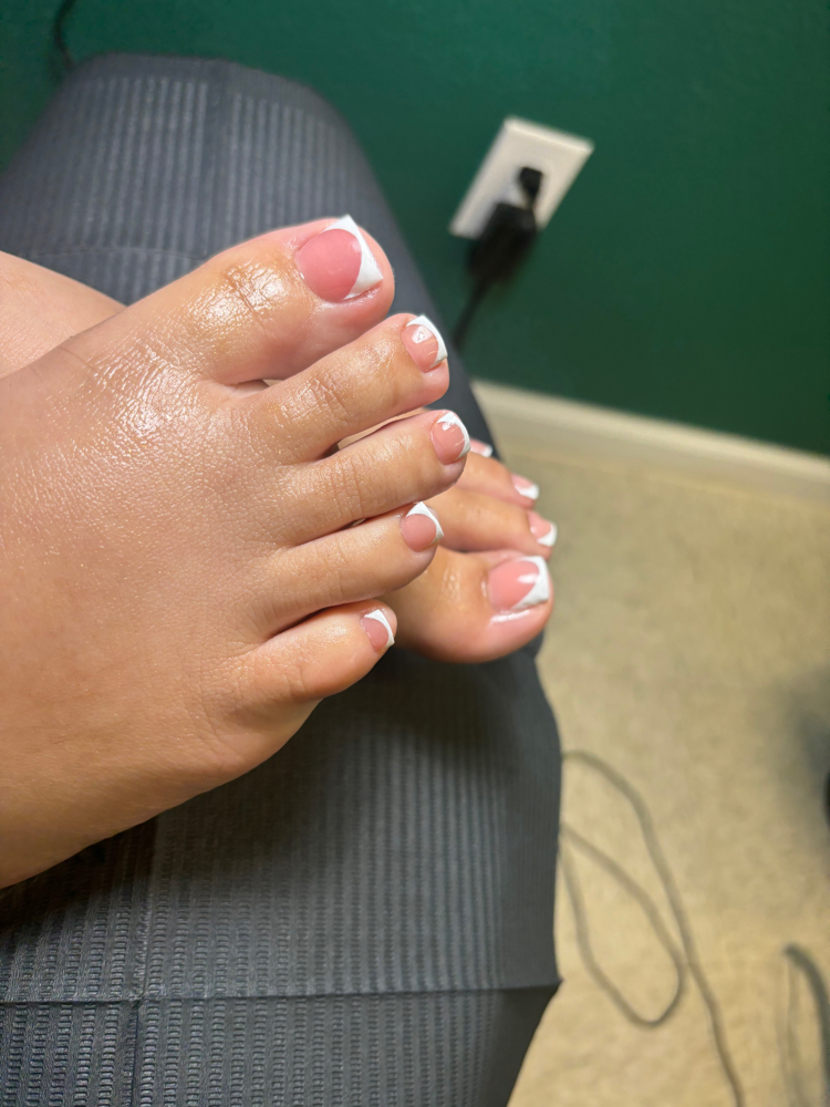 Toe French Tip Design at Emerald pearl in Crystal City, TX