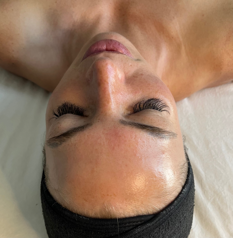NEW! Red Carpet Facial w/Dermaplane