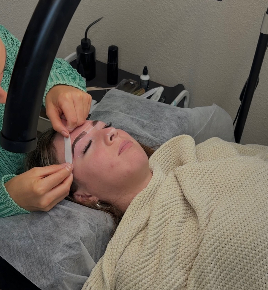 Brow wax + Tint