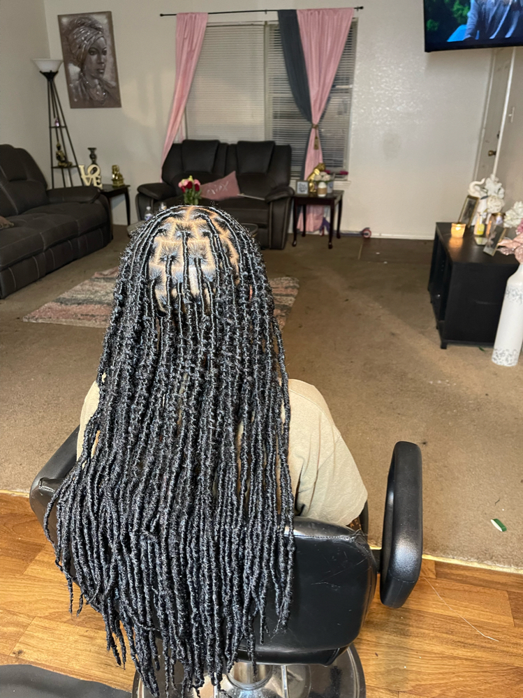 Knotless Soft Locs 18 In Lower Back