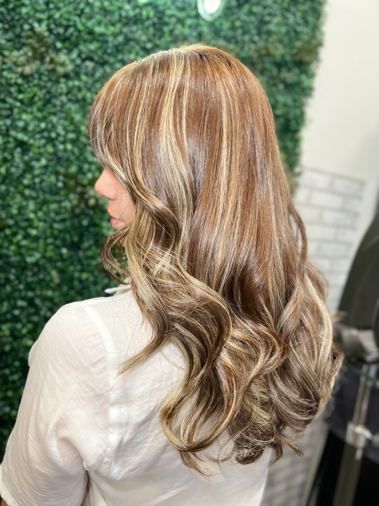 Blowdry & style/Secado y peinado . at VOCÊ  BEAUTY  SALON in Northridge, CA