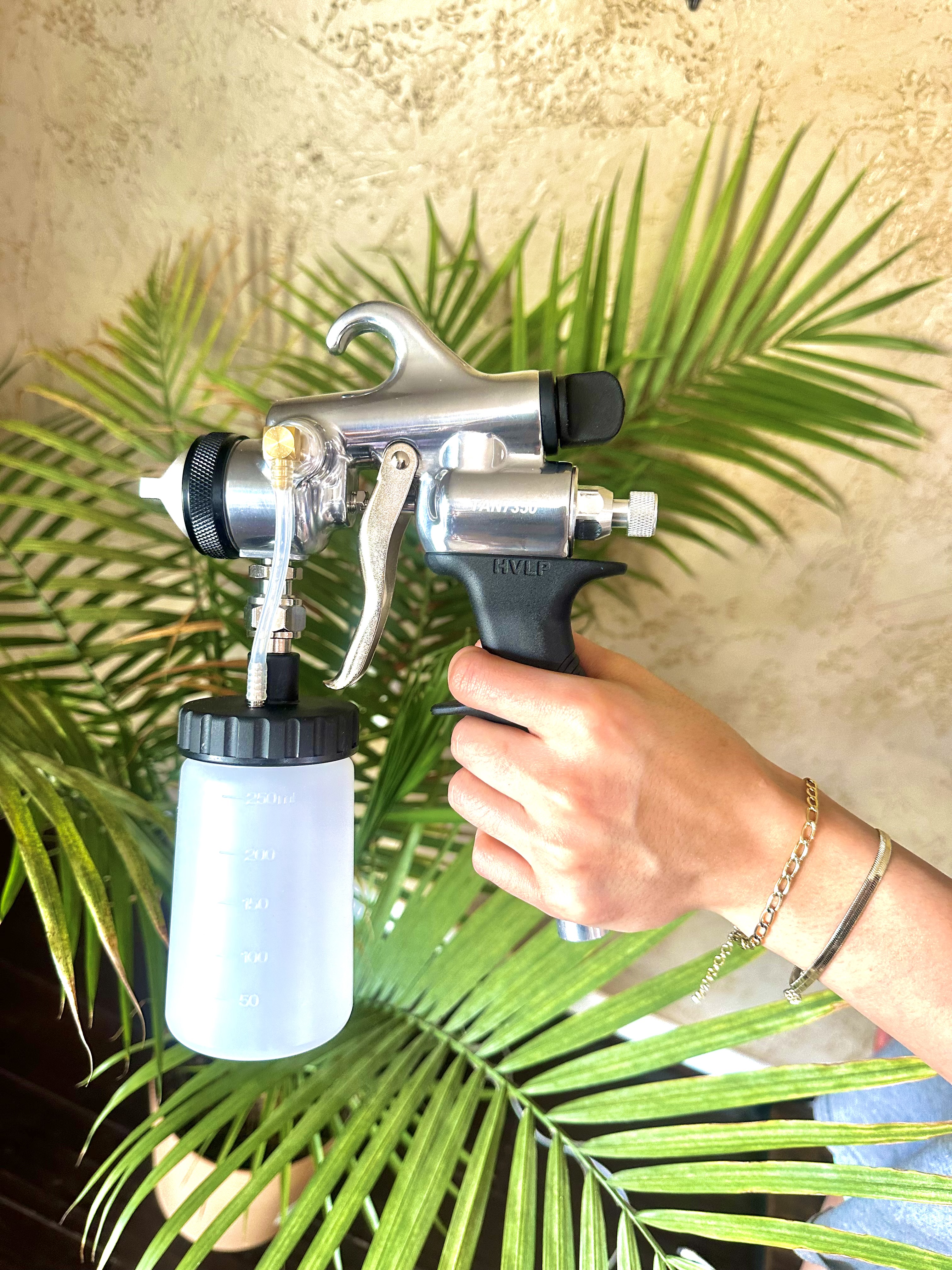 SPRAY TANNING SESSION