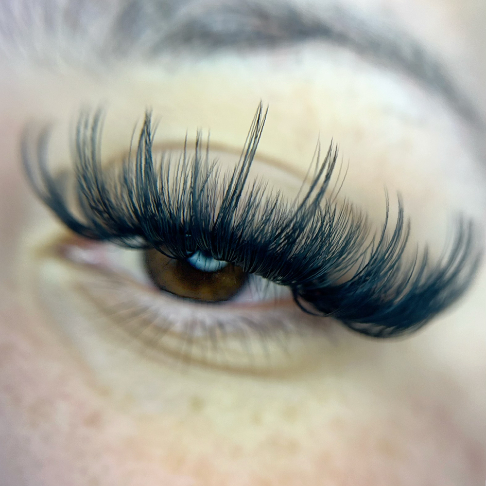 Wispy Volume ( Strip Lash)