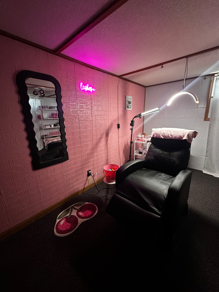 LASH RECLINER PREGNANT CLIENTS💗