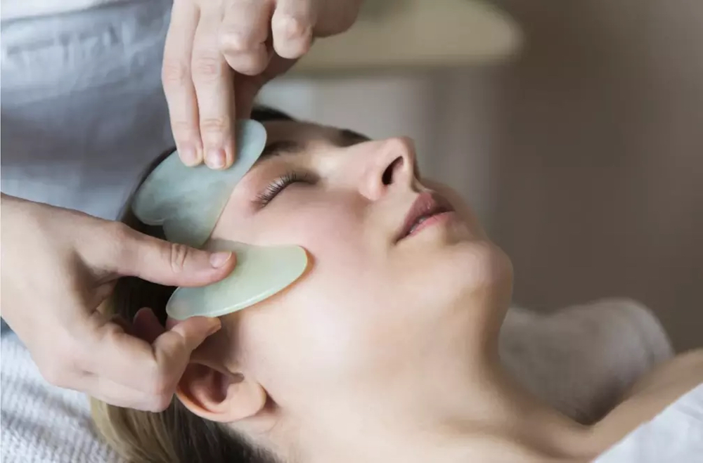 LUX GUA SHA FACIAL LIFTING