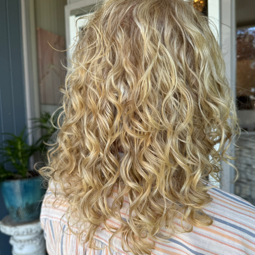 Curl style tutorial at Sydney  Ember in Grass Valley, CA