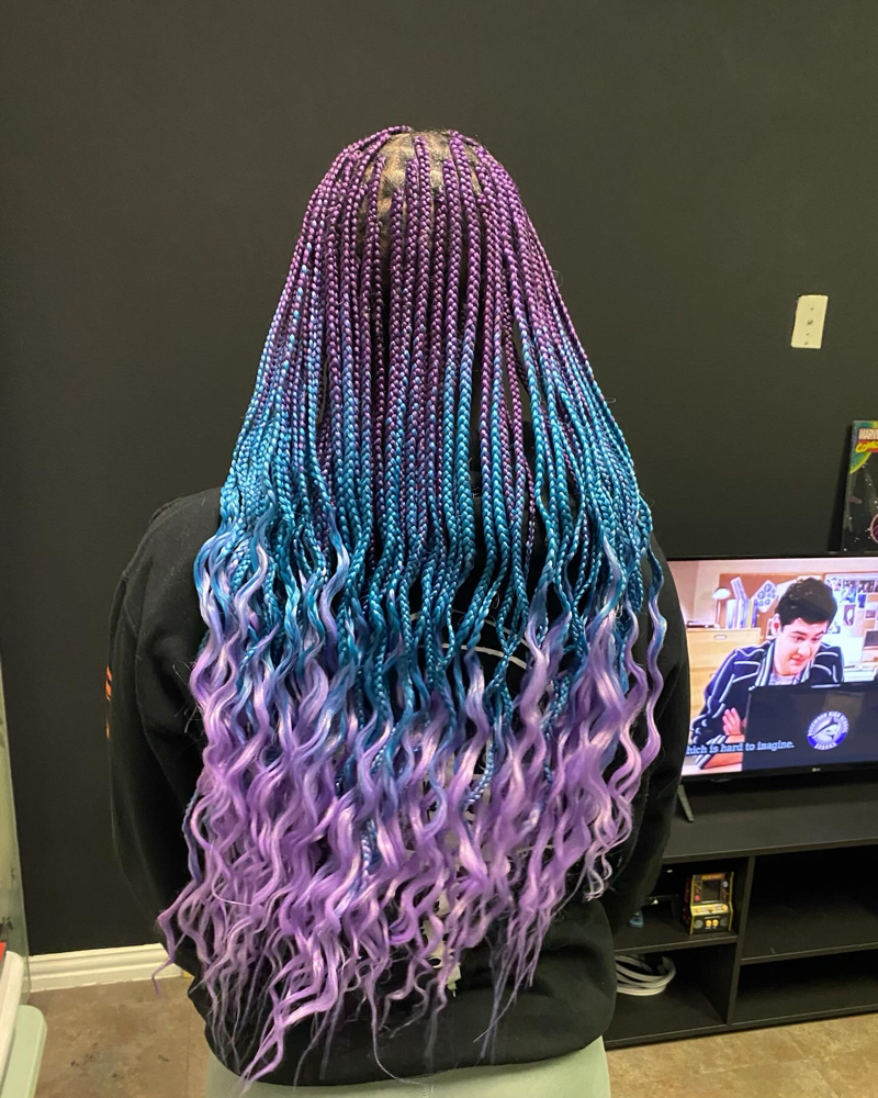 Small Knotless Braids.