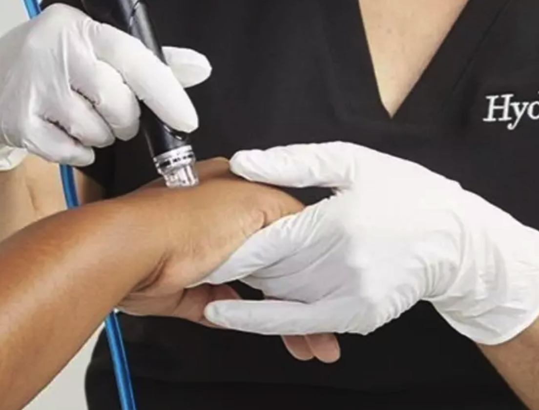 The Hand Rewind at Brandy's Beauty Bar SRQ in Sarasota, FL