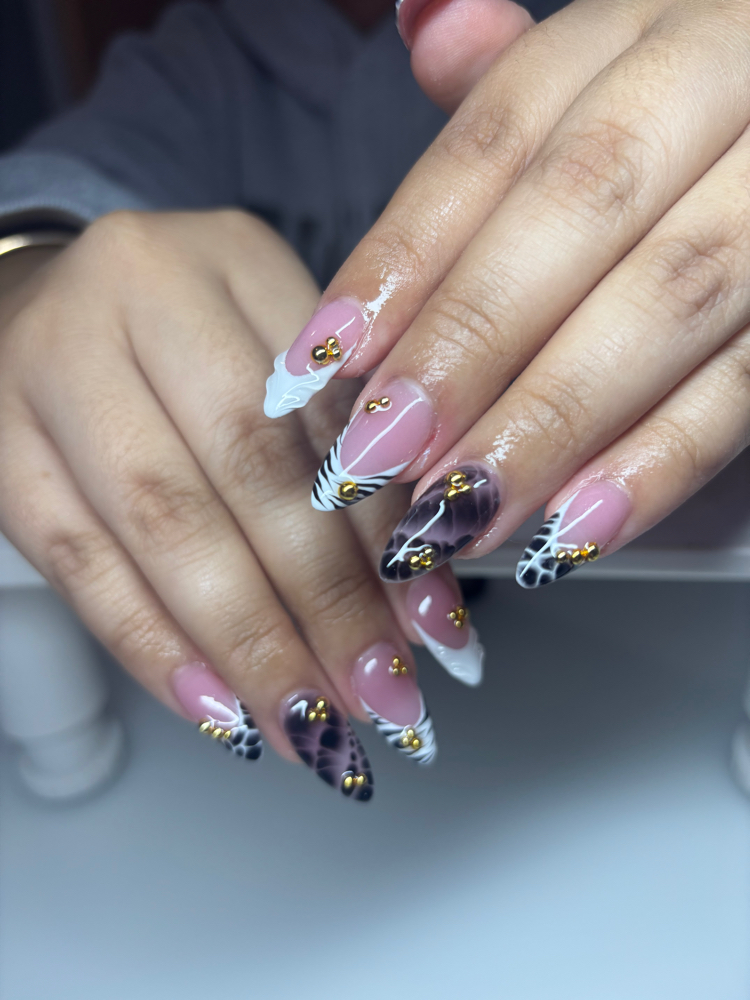 Fullset Acrylic - MEDIUM at L.E.N Beauty Studio in Round Lake Park, IL