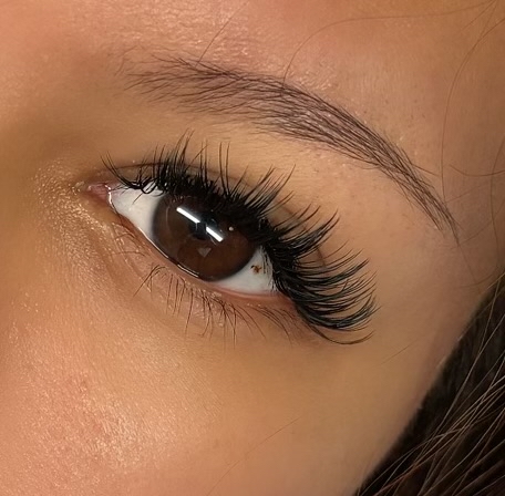 CLASSIC SET at Lesli Lashess in Wichita, KS