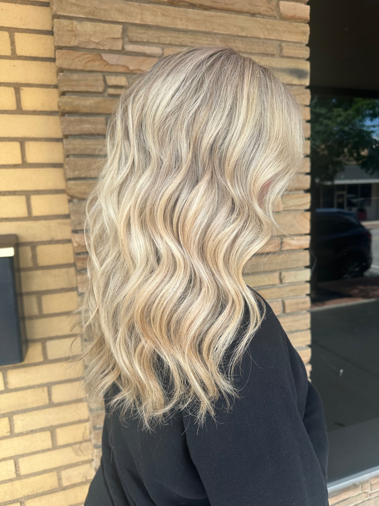 Shampoo,  Blowout And Style at April Norwood in Paragould, AR