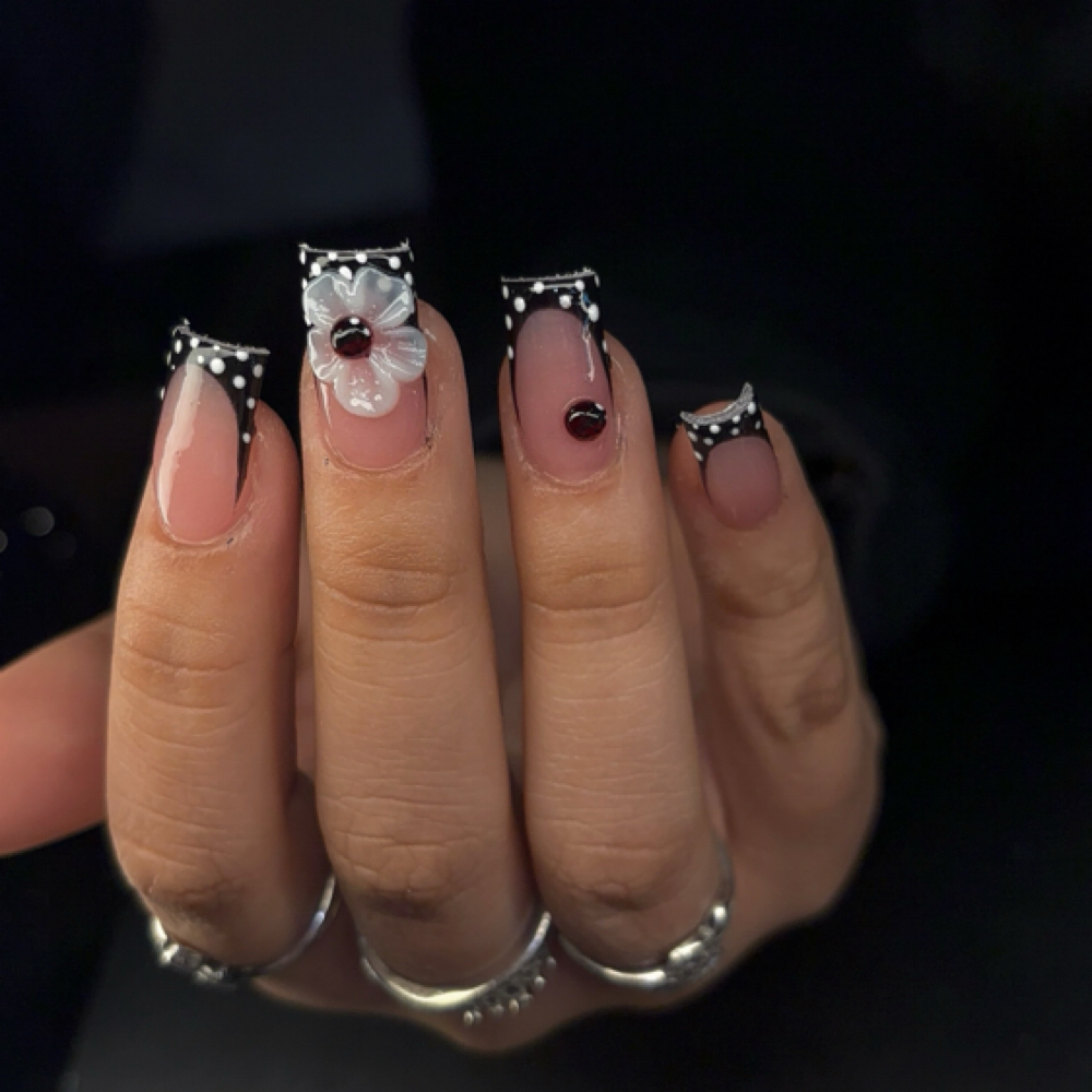 Short nails at daiisyxnailss in Beaumont, TX
