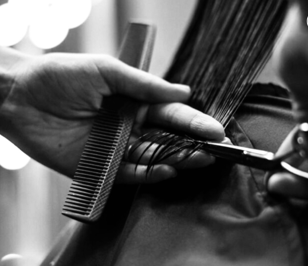 WOMEN’S HAIRCUT (LONGER STYLES)