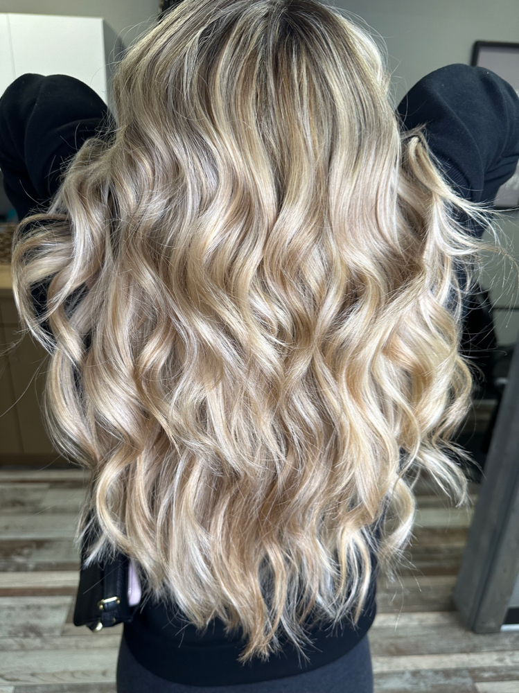 Full Hilight And Tone at Hunters Beauty Haven in Warren, OH