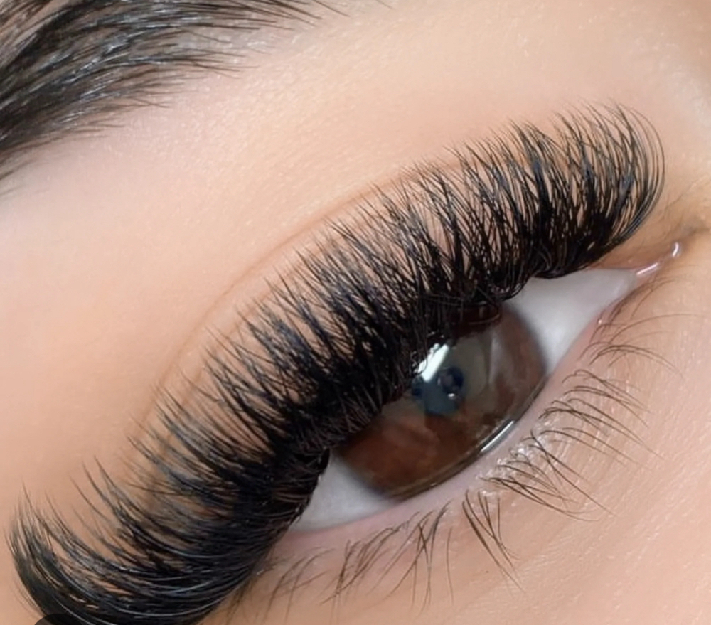 Voluptuous Mega Volume Lashes