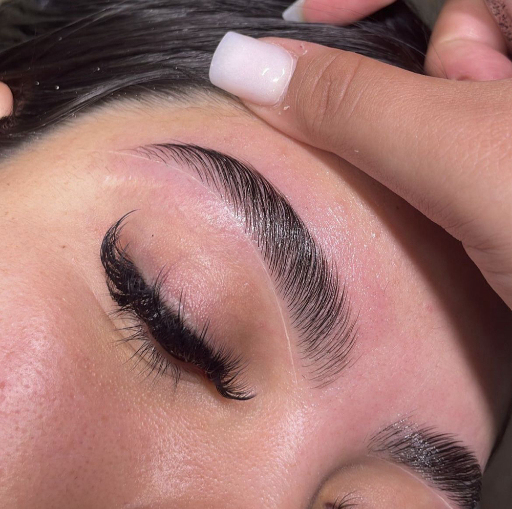 Brow Lamination & Brow Wax Sculpt