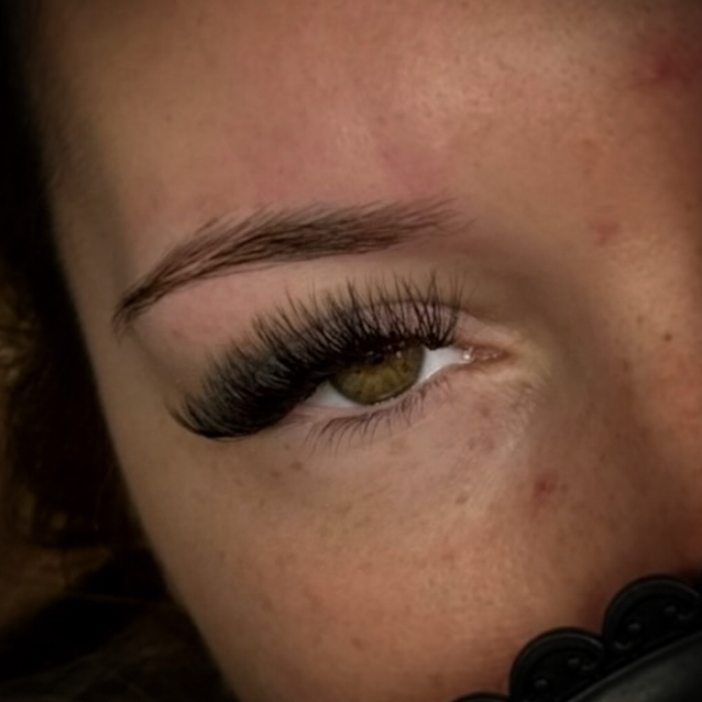 Volume Lash Set at luxedbylyss in Mohawk, NY